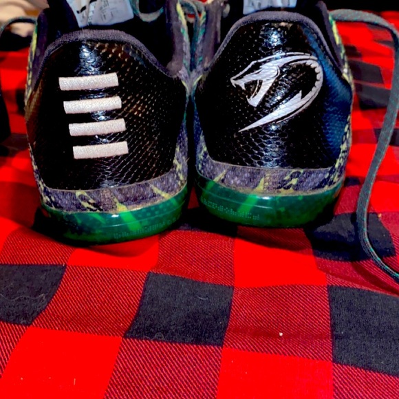 Selling my Nike Kobe 11 Green Snake edition Kobe Shoes - Picture 3 of 5